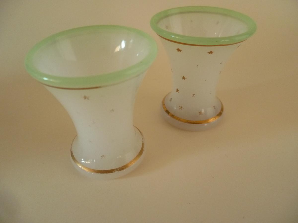 Paire De Petits Vases En Opaline Blanche et Verte-photo-2