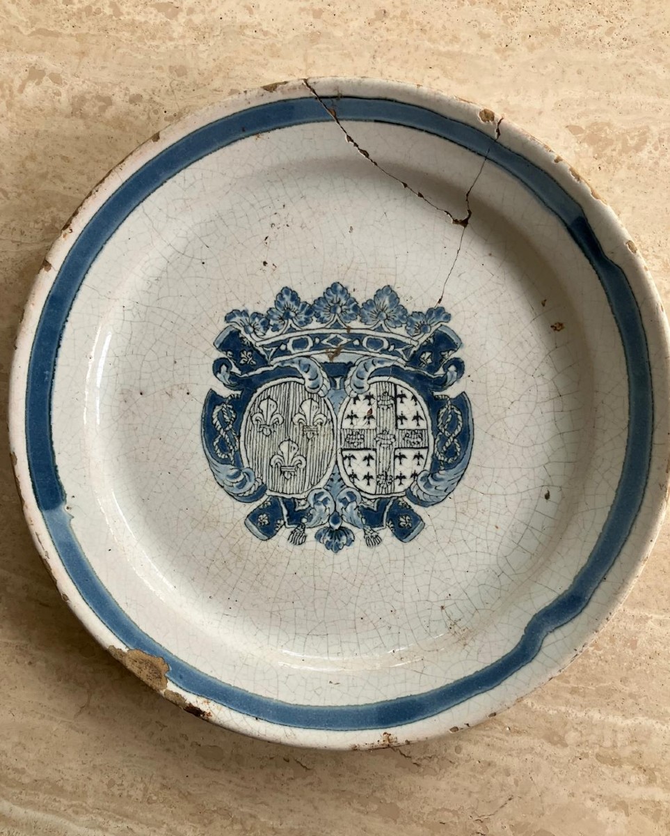 Plate With The Alliance Coat Of Arms -photo-1