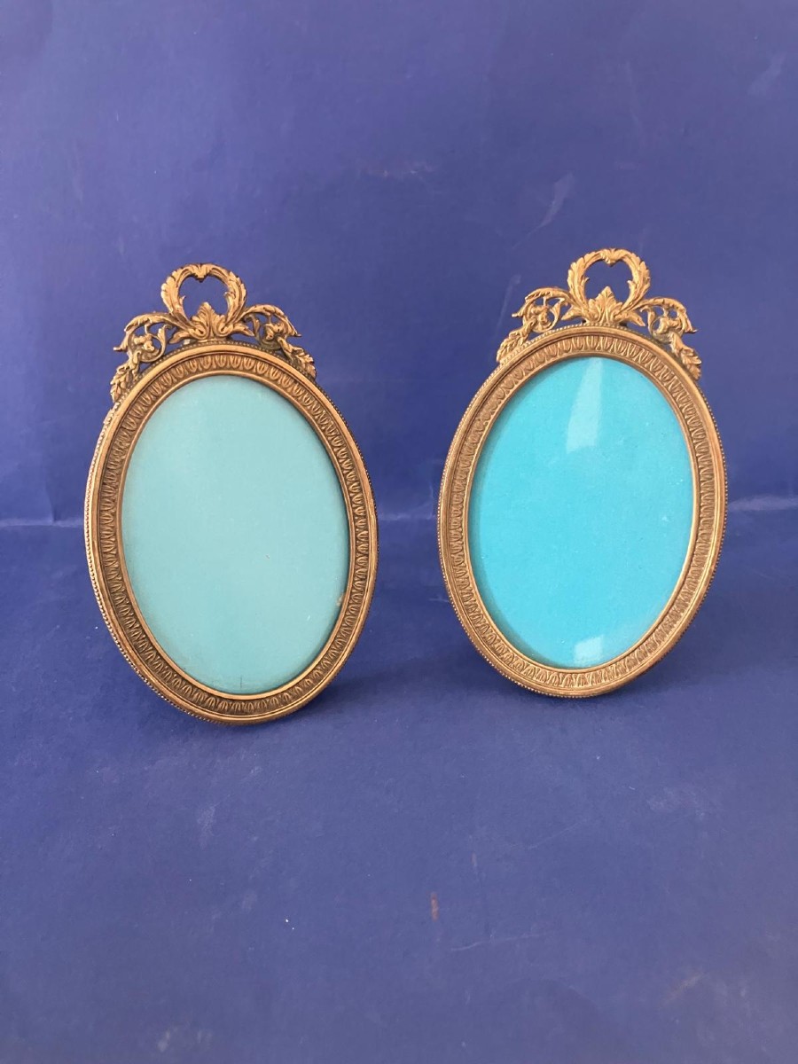 Paire de petits cadres en bronze doré 