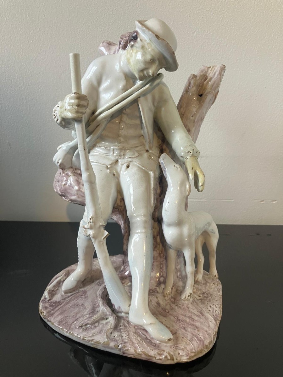 Chasseur et son chien Faience de Saint-Amand-les-Eaux