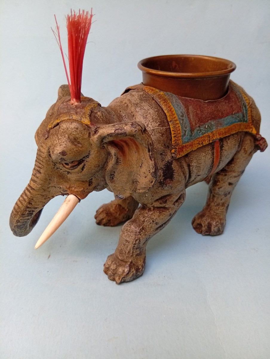  Grand éléphant plomb de Nuremberg 