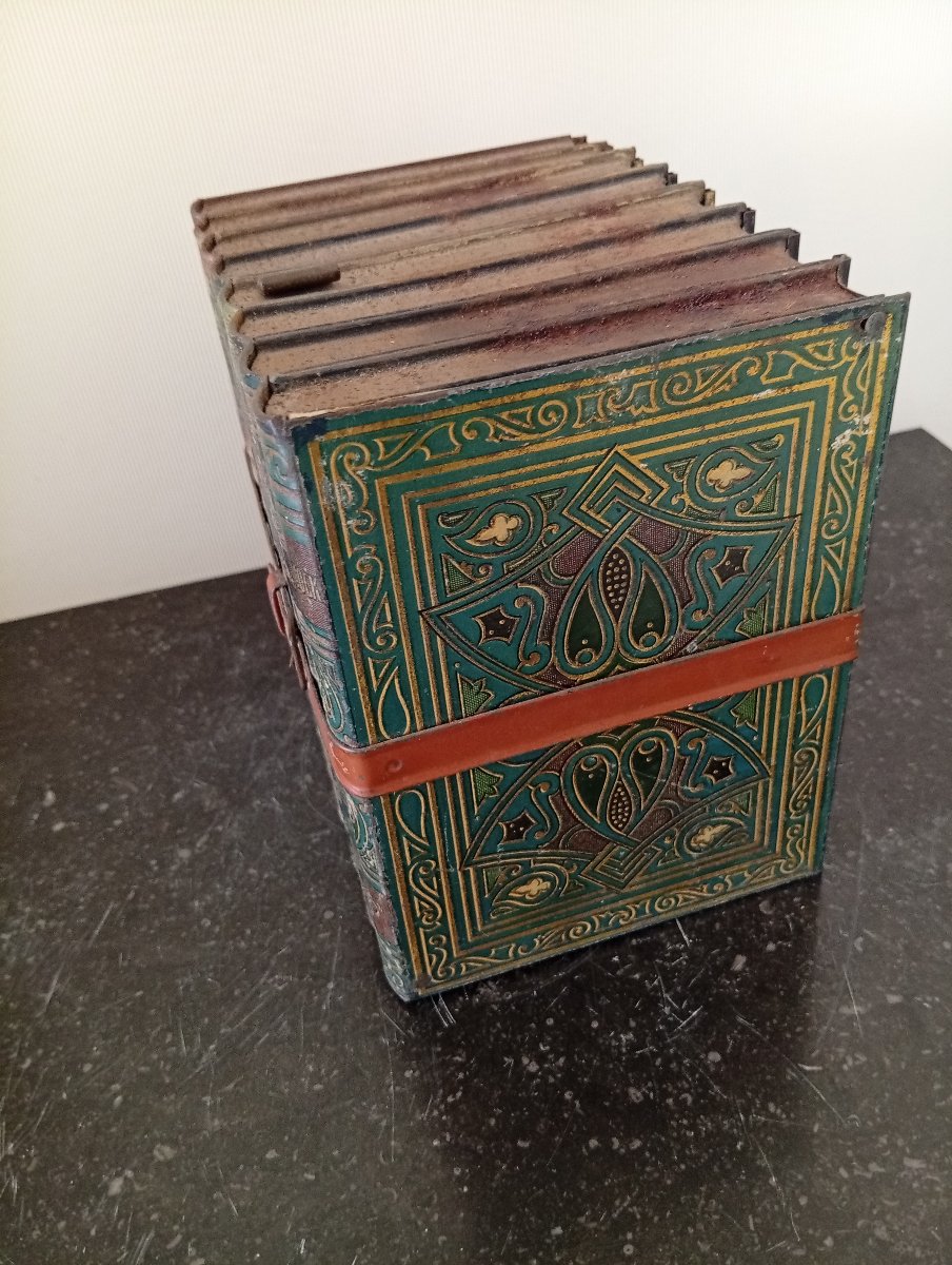 Huntley & Palmers Cookie Box-photo-4