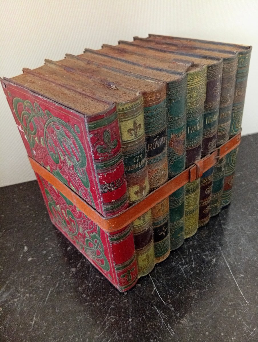 Huntley & Palmers Cookie Box