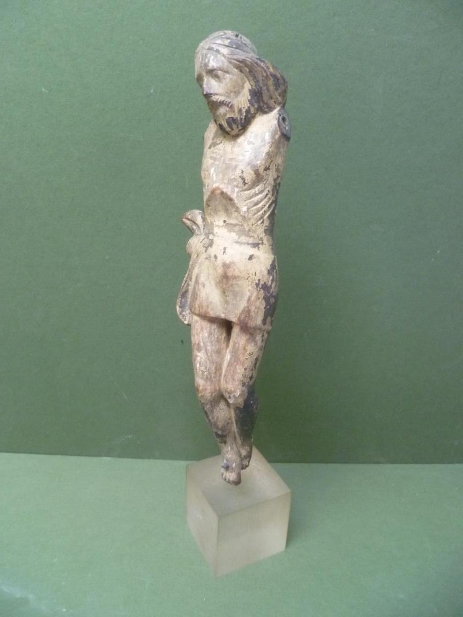 Christ en bois sculpté Epoque XVIIe Siècle