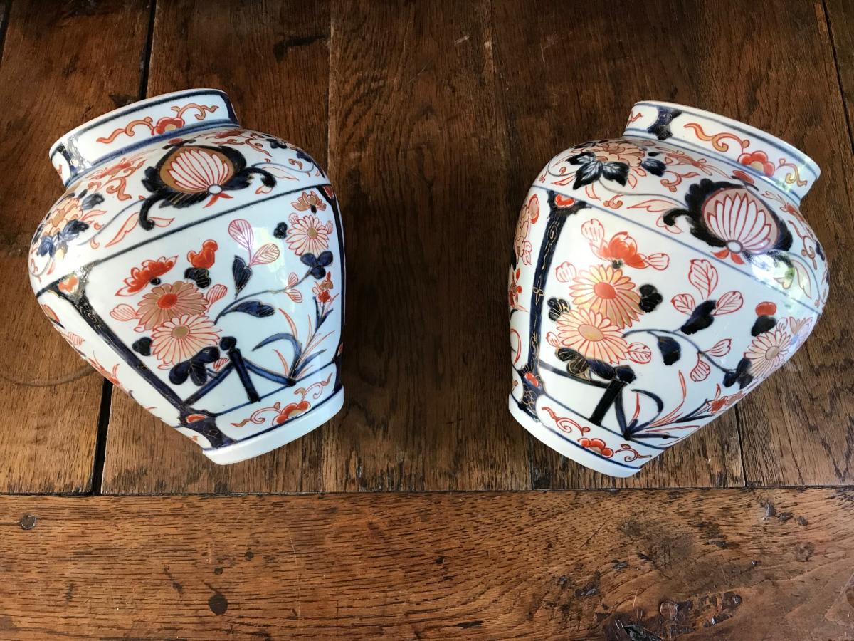 Paire De Vases En Porcelaine De Chine Imari 