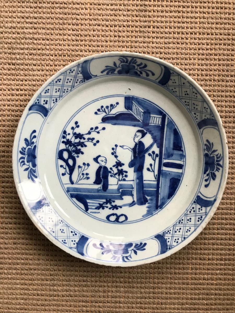 Assiette en faïence de Delft  Décor au Chinois Epoque XVIIIe