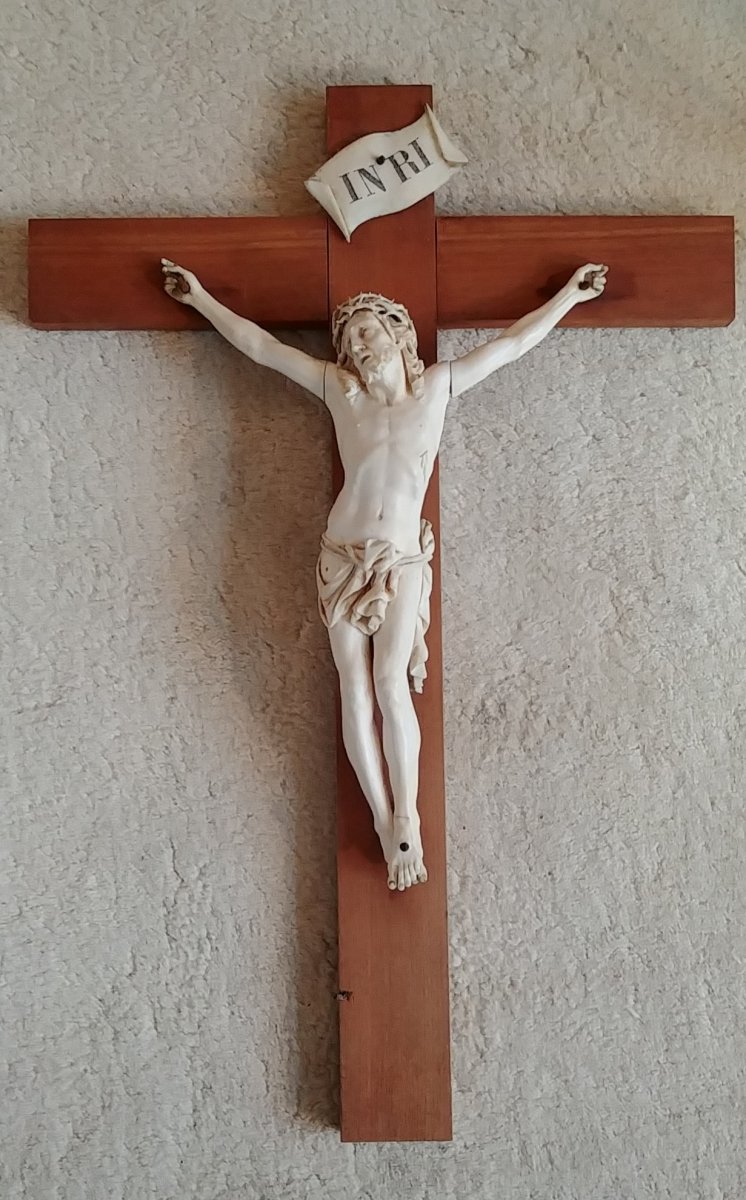 Large Christ In Ivory-photo-1