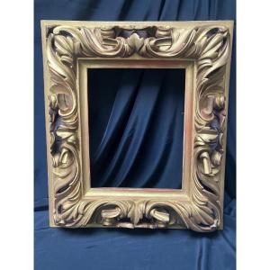 Cadre en bois sculpté et doré