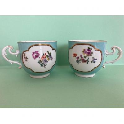 Meissen. Paire De Tasses En Porcelaine.