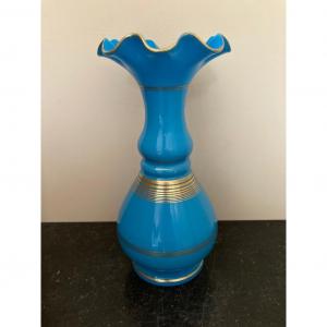 Vase En Opaline Bleue