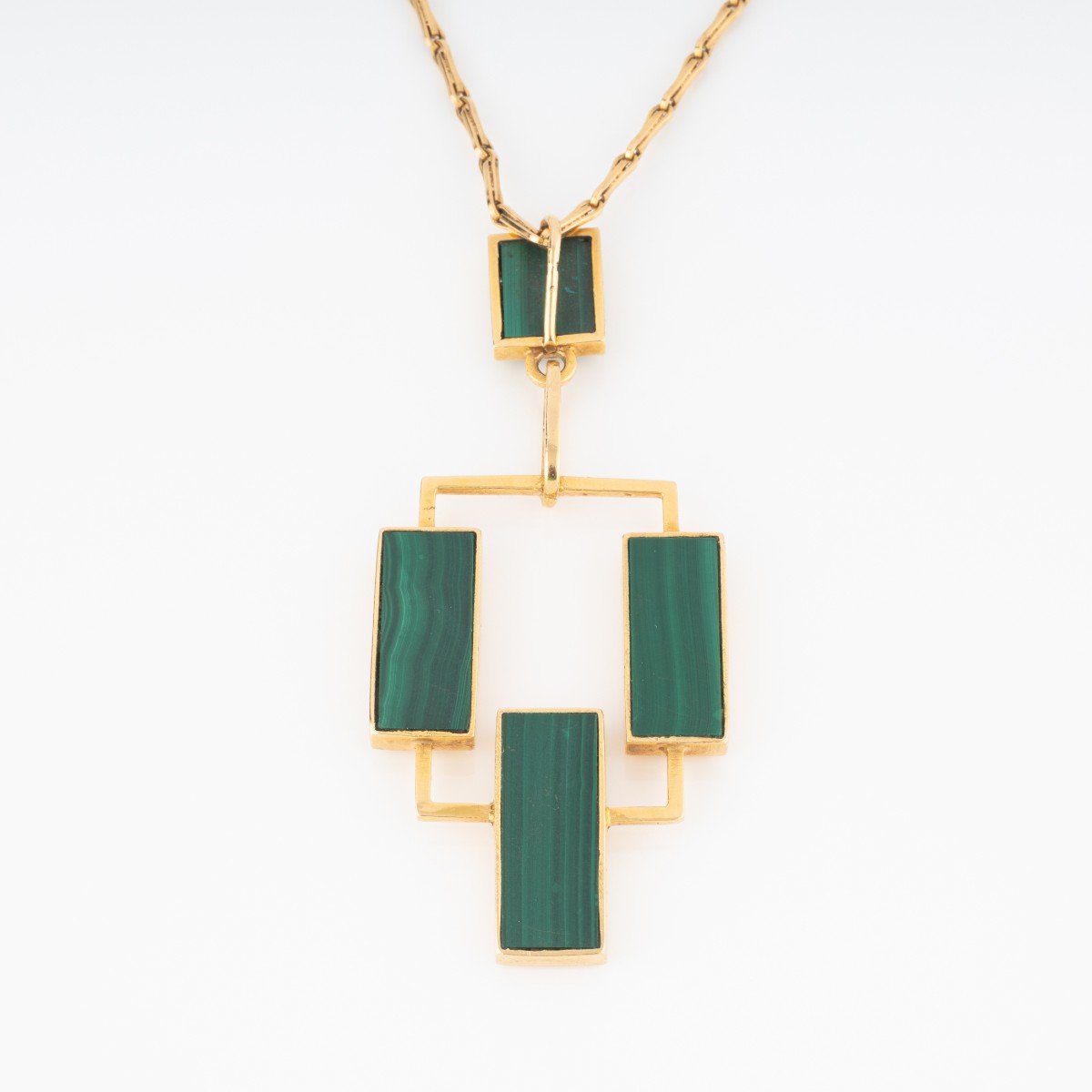 A Yellow Gold Geometric Pendant-photo-2
