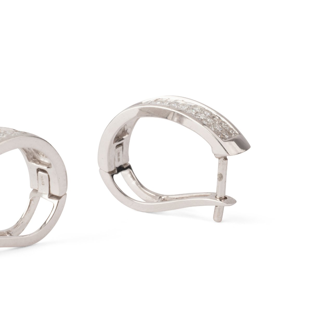 18k White Gold Hoop Earrings Set With Three Rows Of Princess-cut Diamonds-photo-4