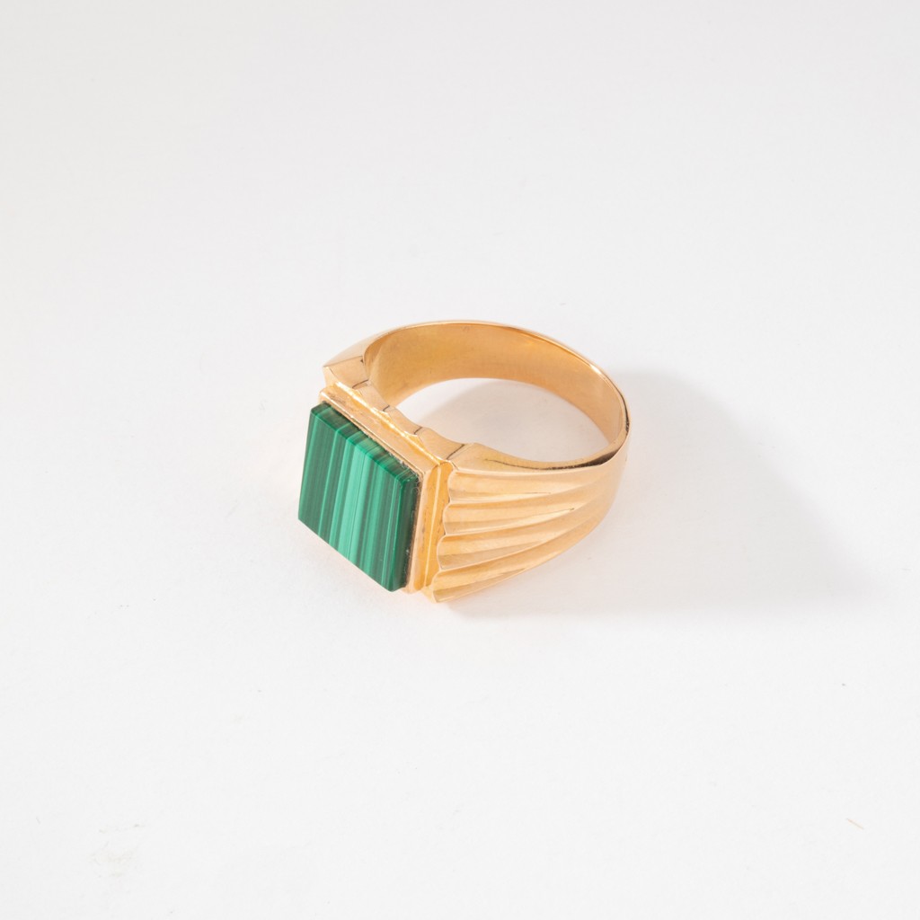 Yellow Gold Signet Ring Adorned With A Square Malachite-photo-4