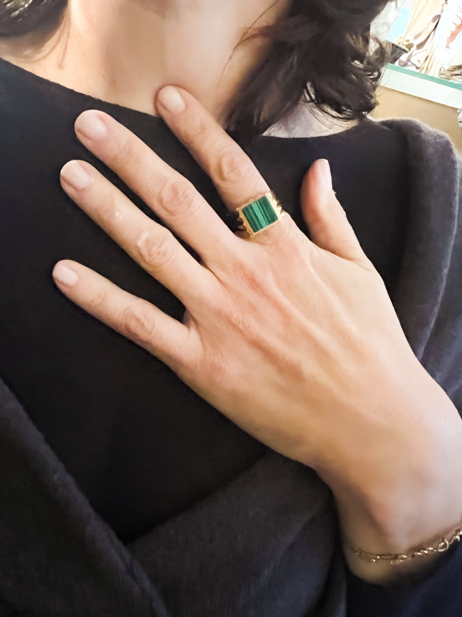 Yellow Gold Signet Ring Adorned With A Square Malachite-photo-1