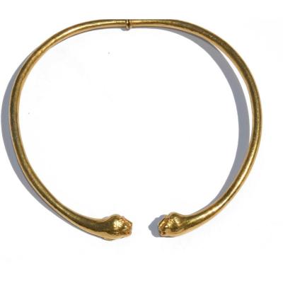 Torque Necklace From Maison Zolotas In Hammered Yellow Gold