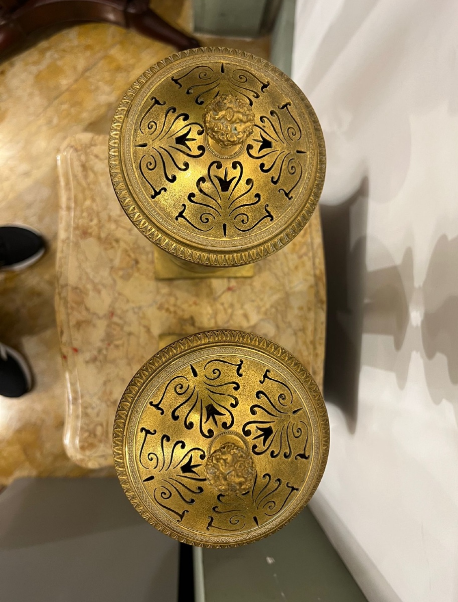 Paire de bougeoirs en bronze doré -photo-2