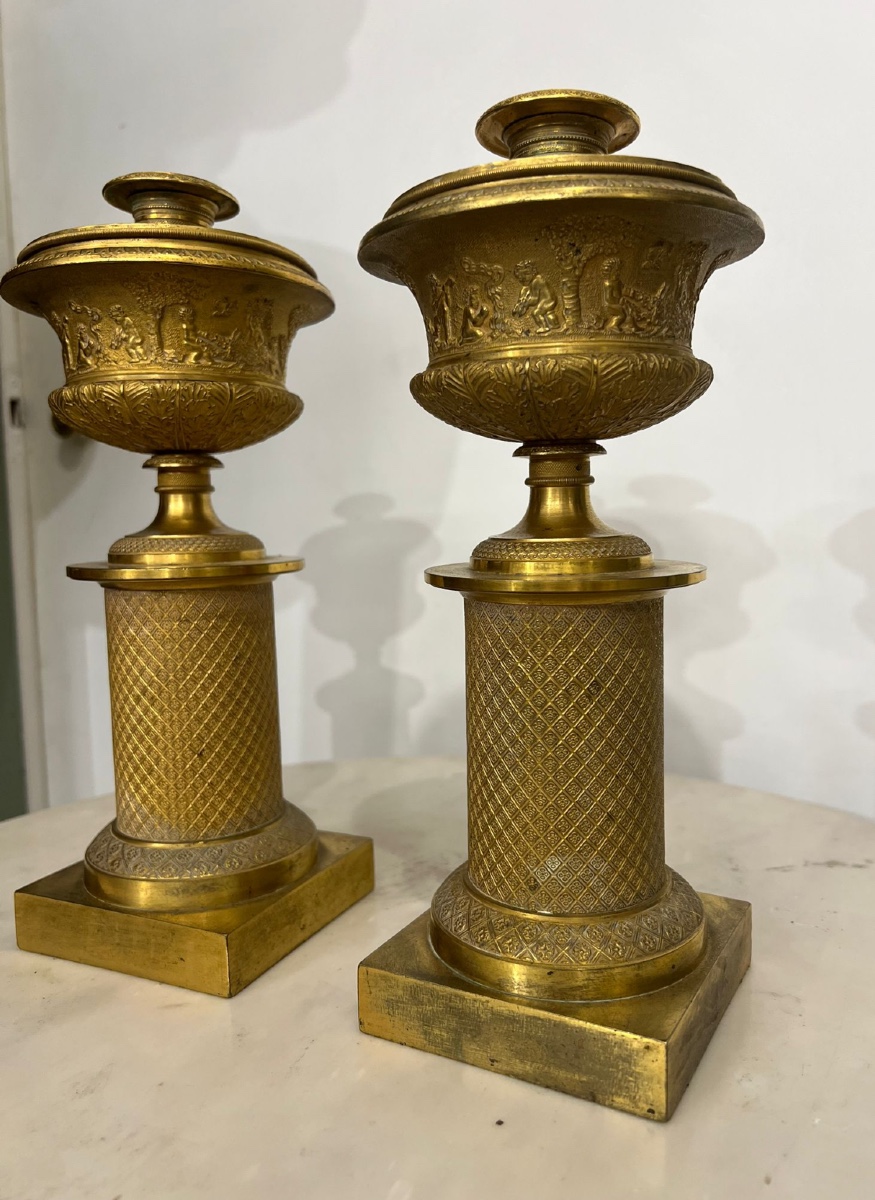 Paire de bougeoirs en bronze doré -photo-4