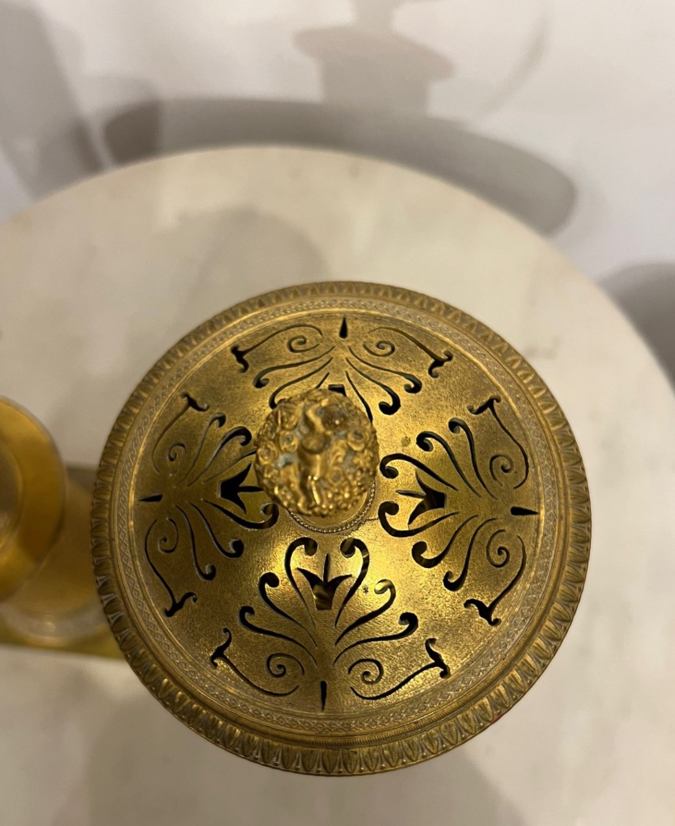 Paire de bougeoirs en bronze doré -photo-1