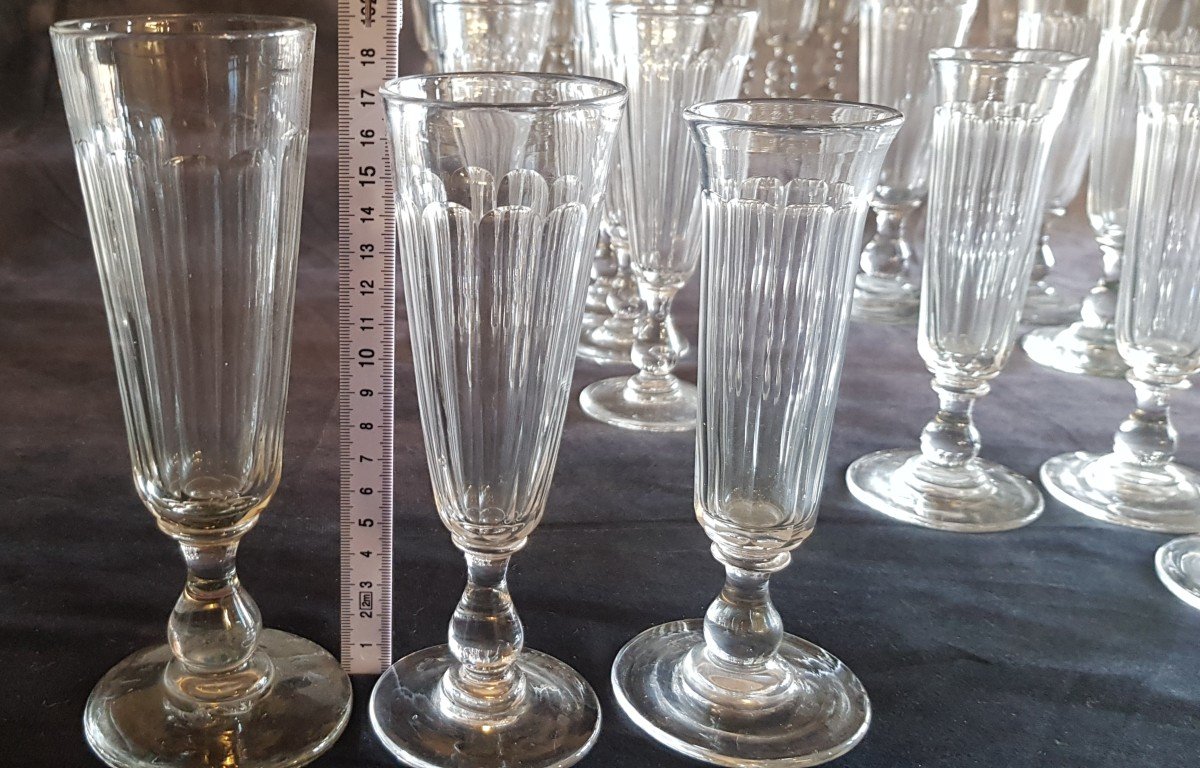  Lot 14 Flutes Anciennes XIX S  En Cristal Taillé à Pans H 16,5-20 Cm-photo-2