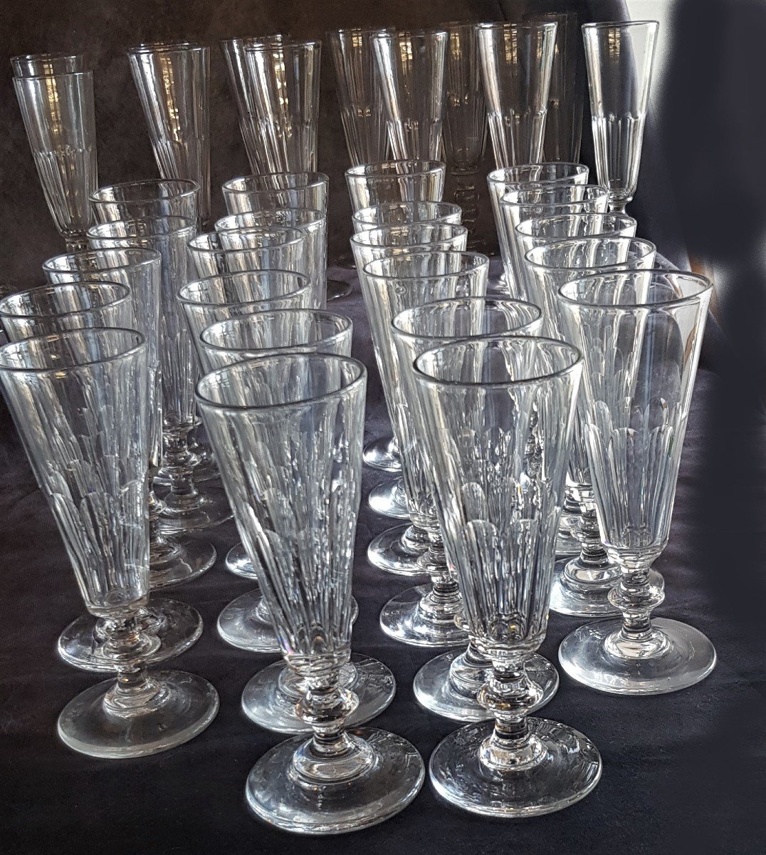  Lot 24 Flutes Anciennes à Pans En Cristal Taillé Modèle Caton
