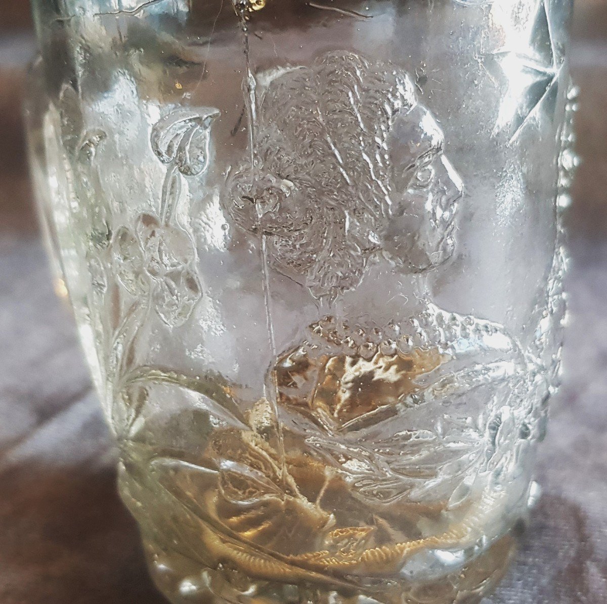  Chope Ancienne  Verre Pressé Moulé Profils  De Vittorio Emanuele III De Savoie Et Reine Hélène-photo-1