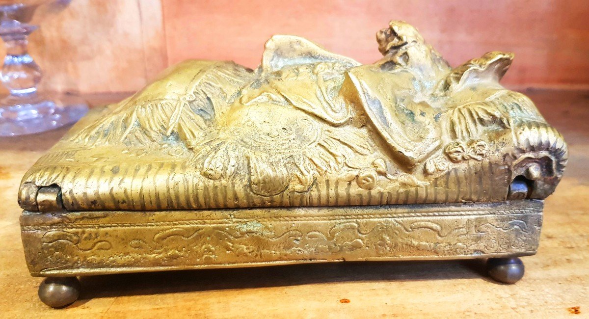 Old Mechanical Secret Box In Bronze Erotica Entwined Couple-photo-4