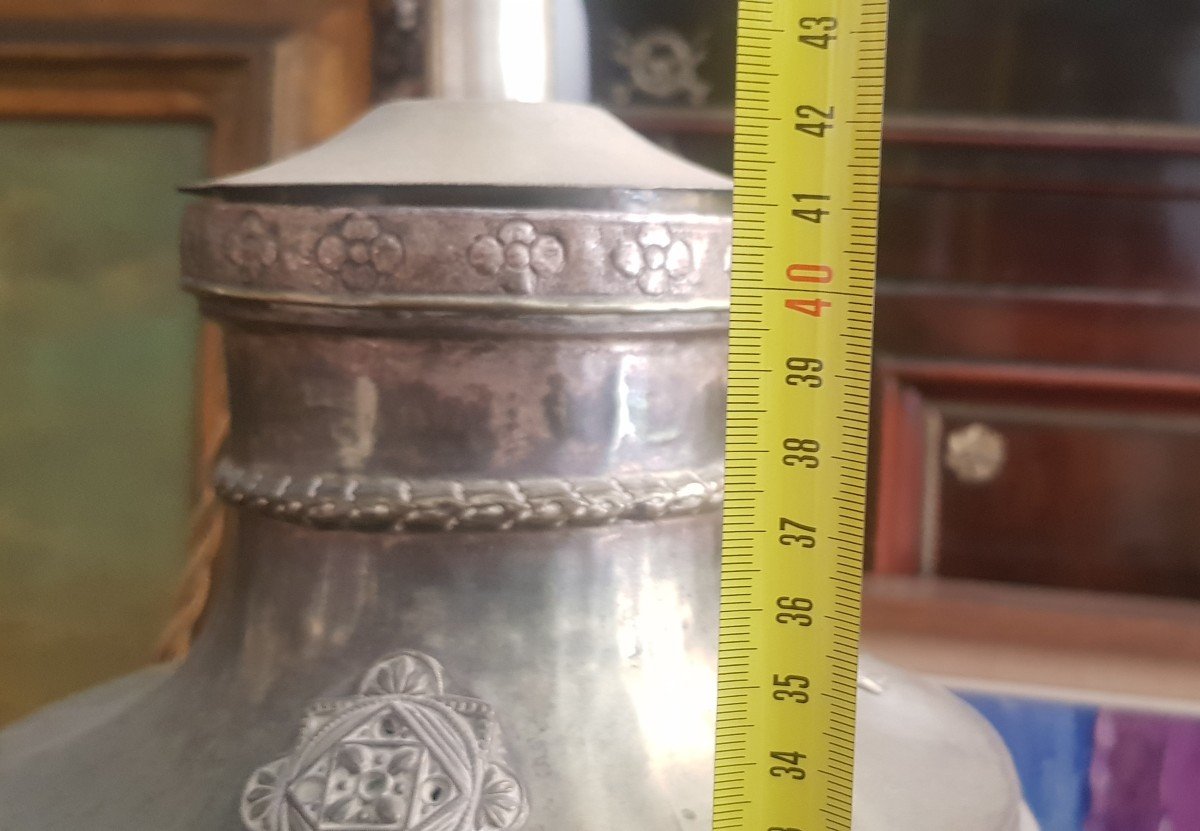 Pied De Lampe Ancien  En Metal Repoussé Argenté Armoirie De Cardinal-photo-2