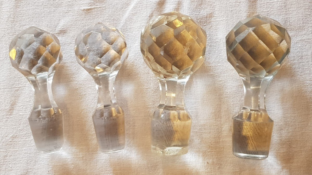 Suite Of 4 Old Carafes In Eggplant-colored Blown Glass-photo-5