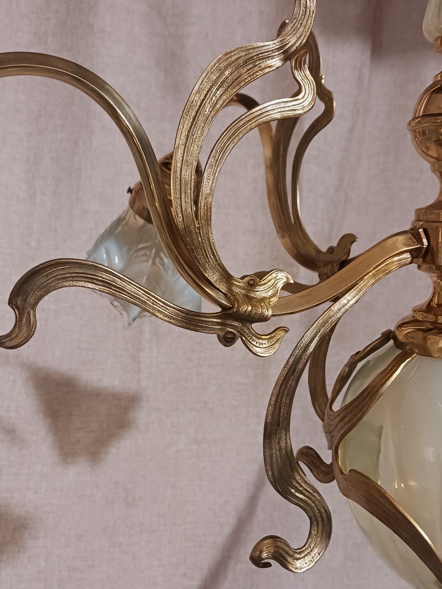 Art Nouveau Chandelier In Polished Brass And Uraline Glasses-photo-4