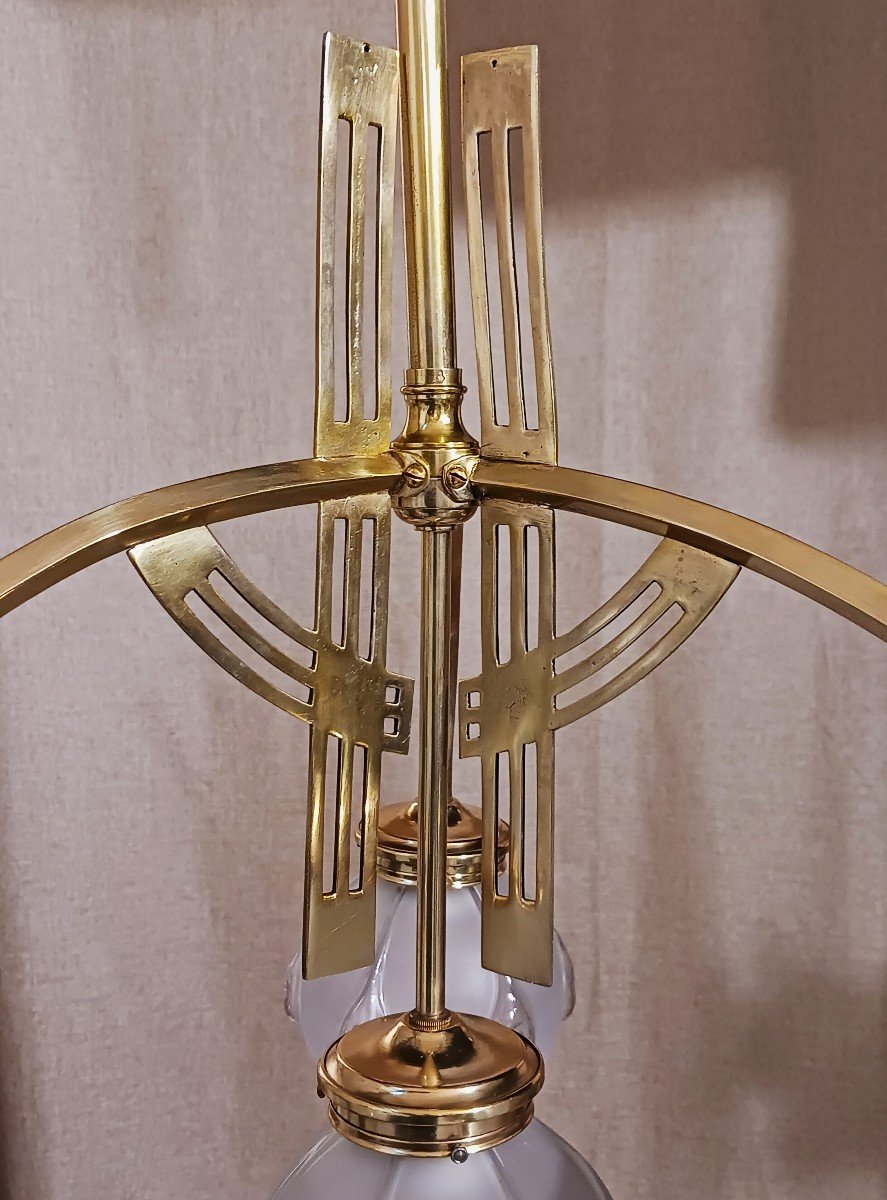 Art Nouveau Chandelier In Polished Brass And Satin Glass Tulips-photo-3
