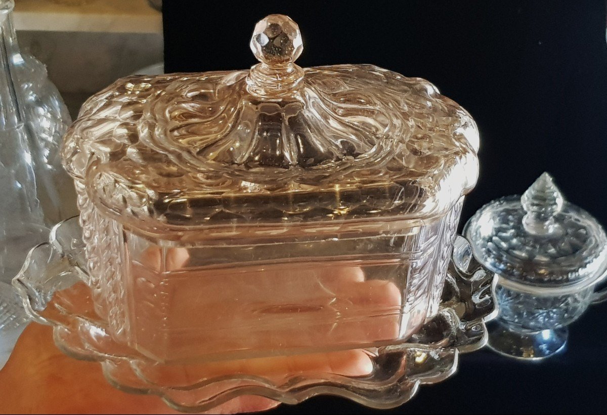 Old Venitian Covered Pot And Its  Tray In Blown And Engraved Glass