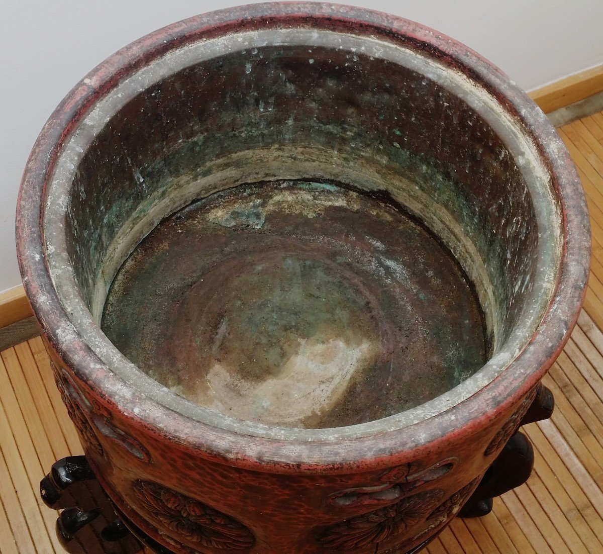 Old Japanese Hibachi Brasier In Carved And Lacquered Wood-photo-4