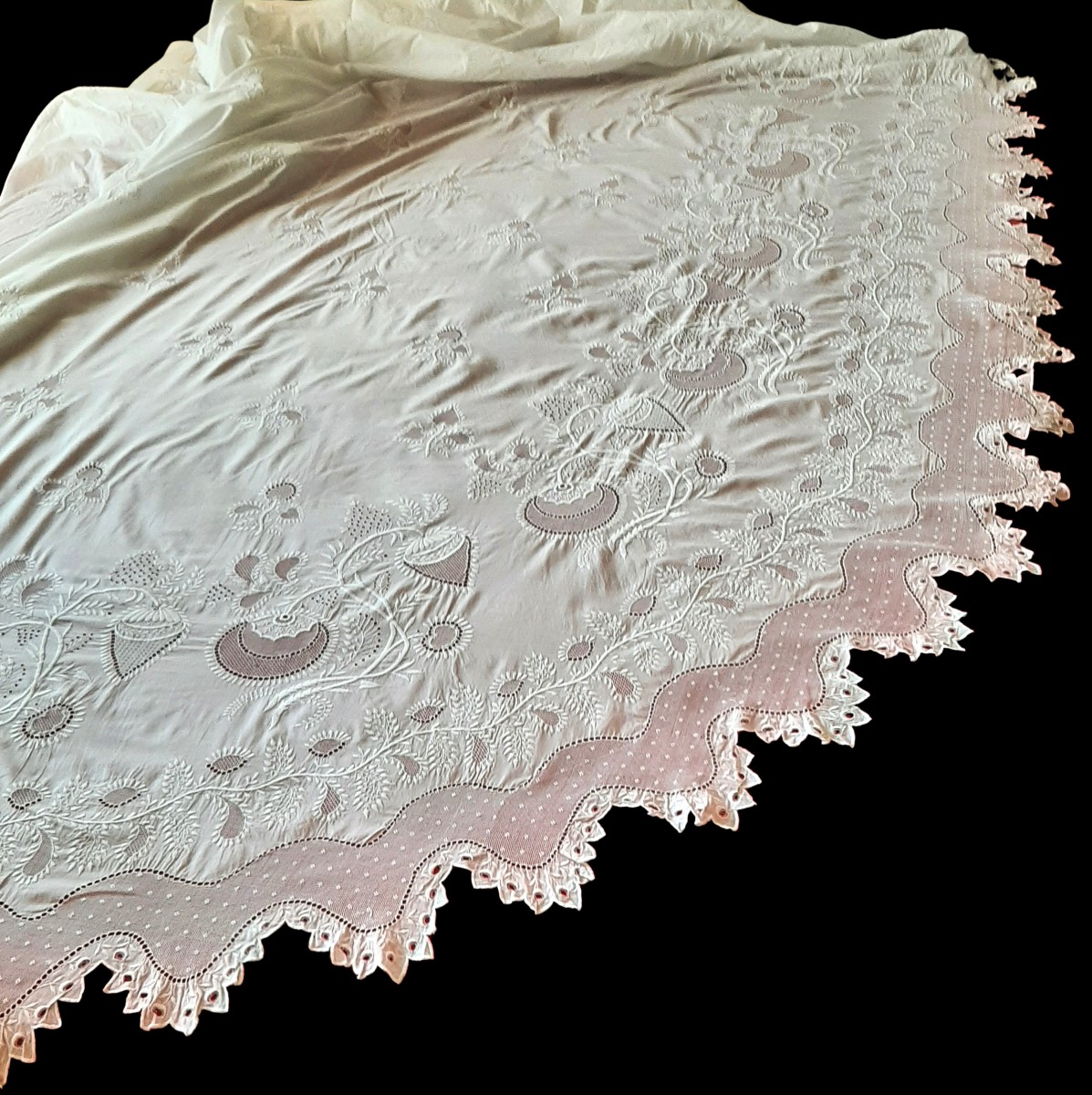 Ancien Couvre Lit En Mousseline Brodé Main   305x240 Cm -photo-1