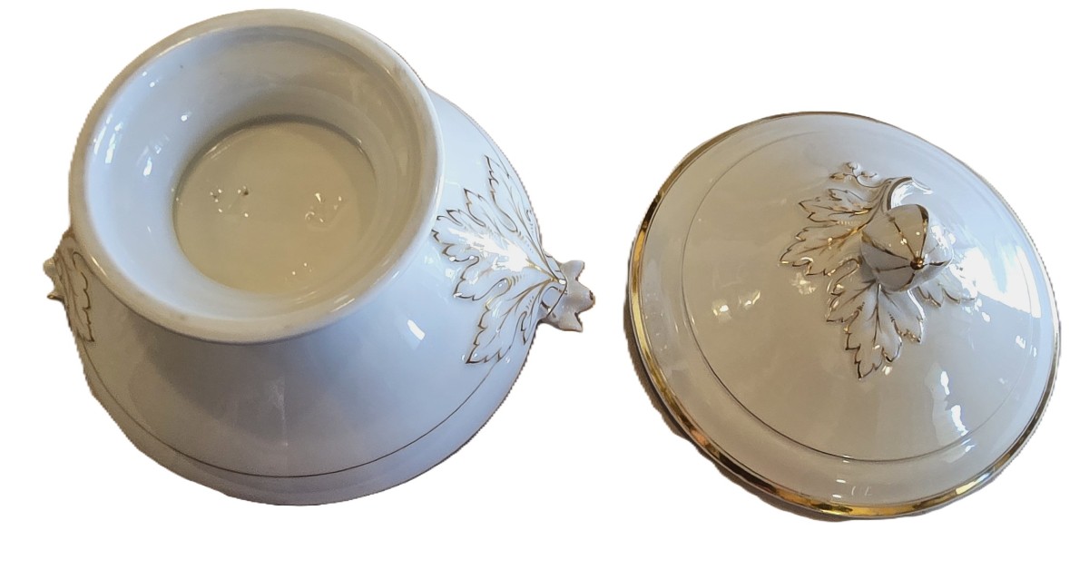 ancienne soupière ronde en porcelaine-photo-1
