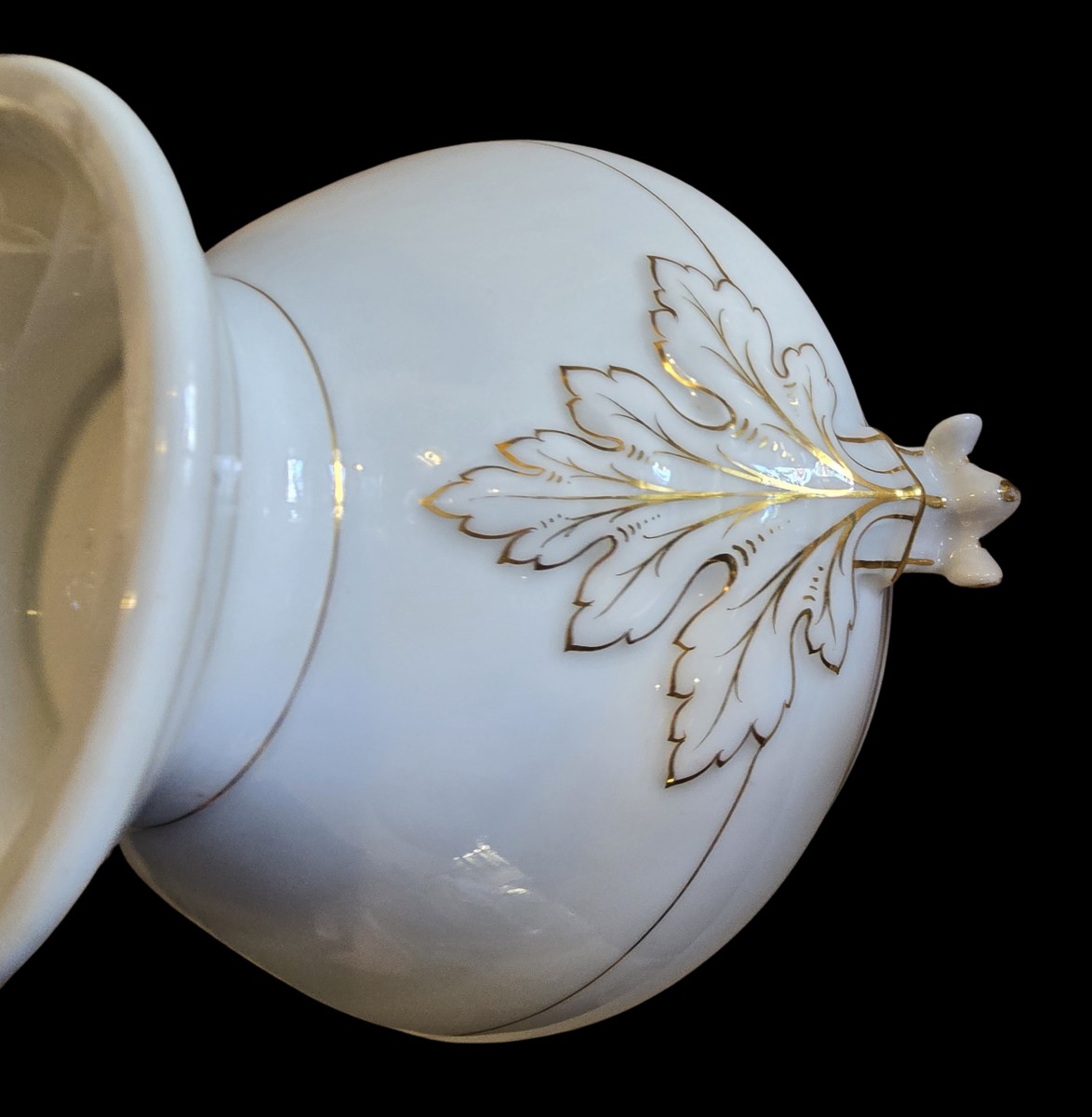 ancienne soupière ronde en porcelaine-photo-3