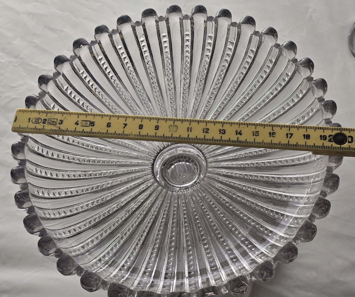 ancienne coupe sur pied en verre  moulé Baccarat diamètre 20 cm-photo-5