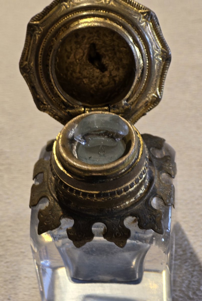 Ancienne ampoule à parfum en verre de forme carrée XIX ème siècle-photo-2