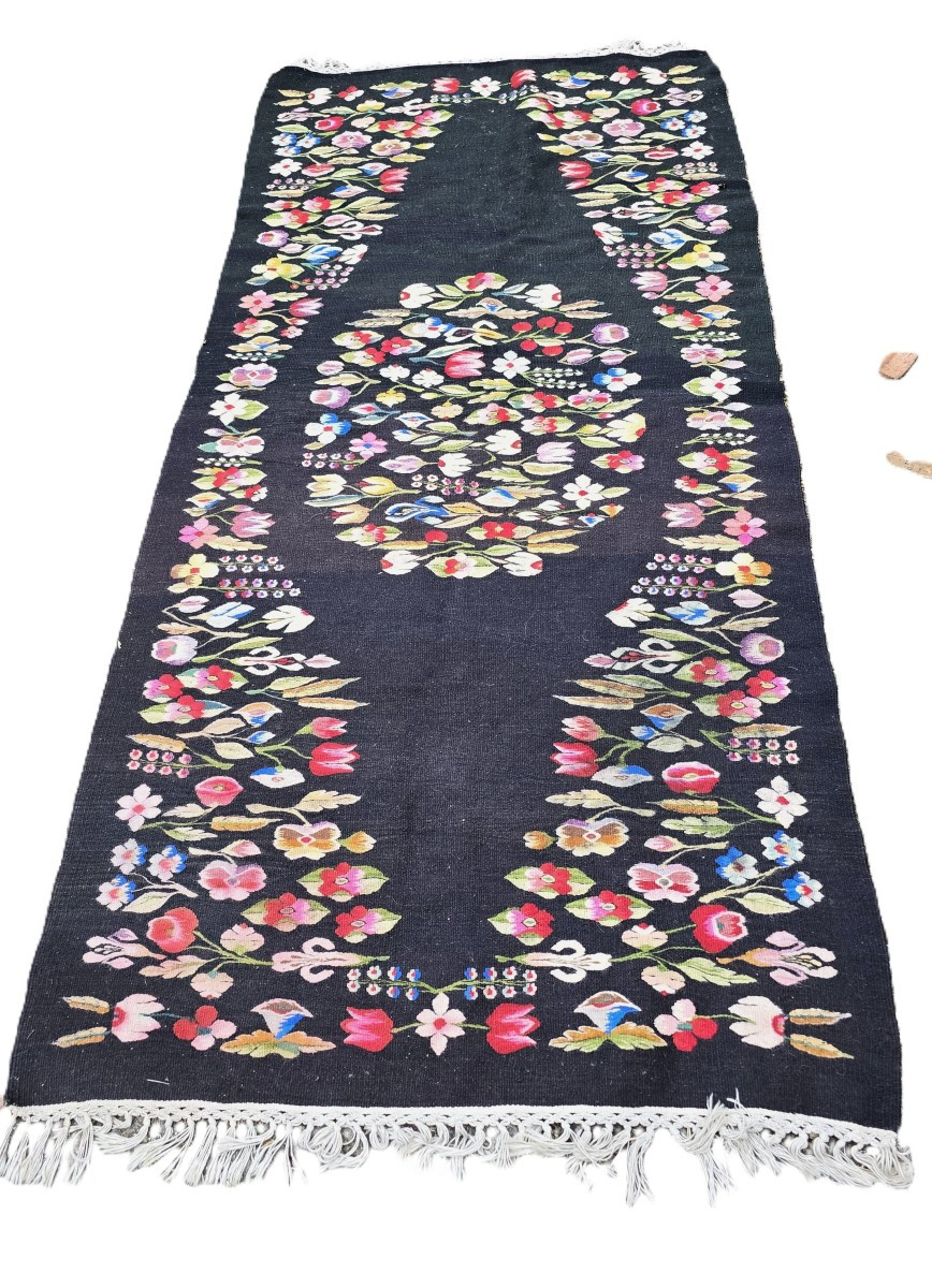 Old Oltenian Rug Handwoven In Wool Floral Design-photo-4