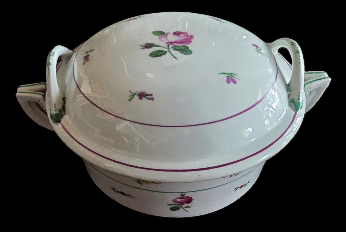 Covered Tureen And Pair Of Antique Viennese Porcelain Plates From The Late 18th Century-photo-2