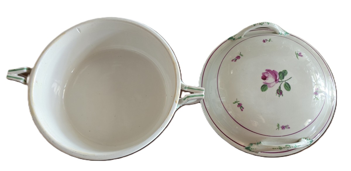 Covered Tureen And Pair Of Antique Viennese Porcelain Plates From The Late 18th Century-photo-1