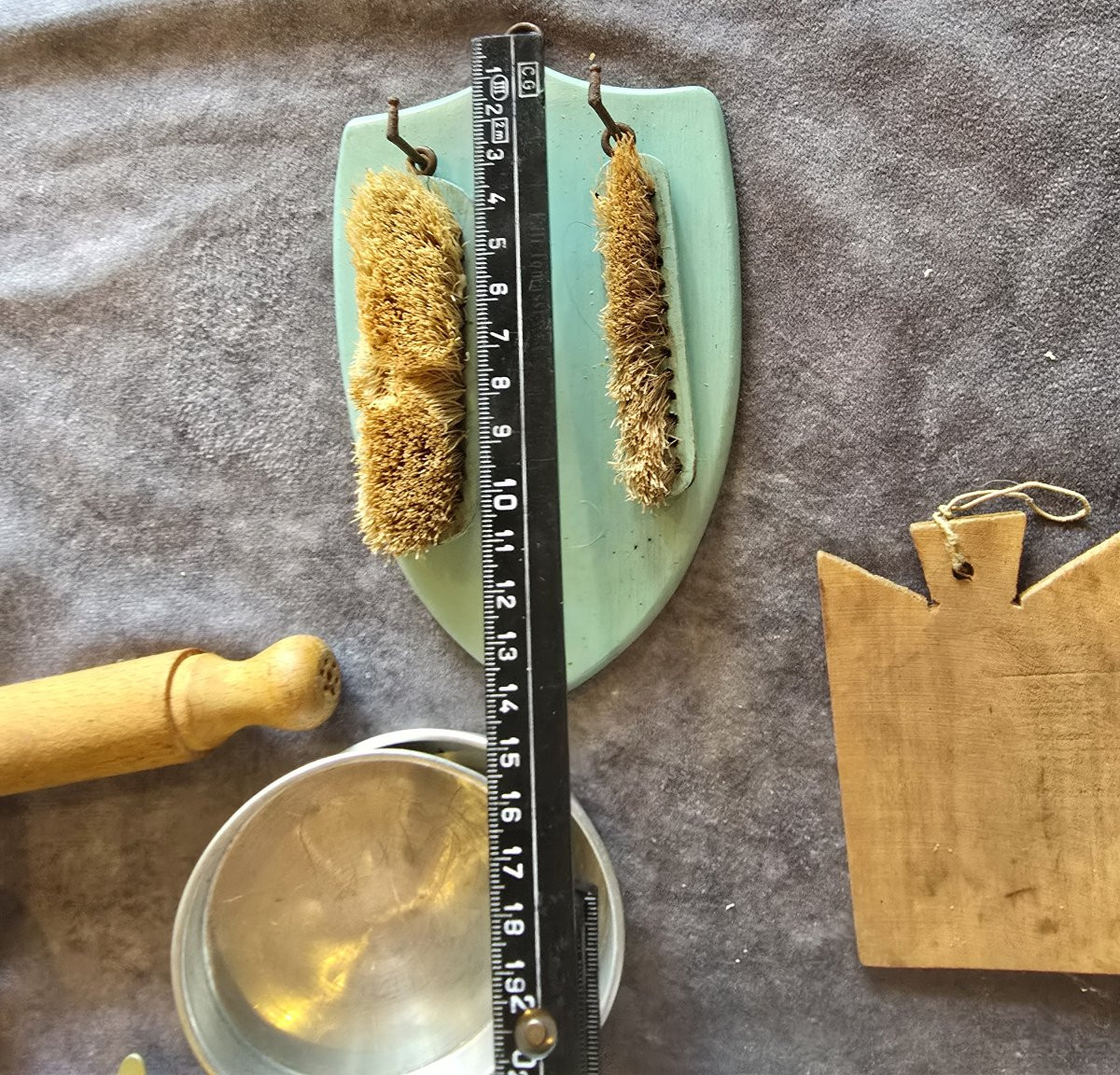  jouet d'enfant ancien meubles et vaisselle d'une cuisine italienne d'après guerre -photo-8