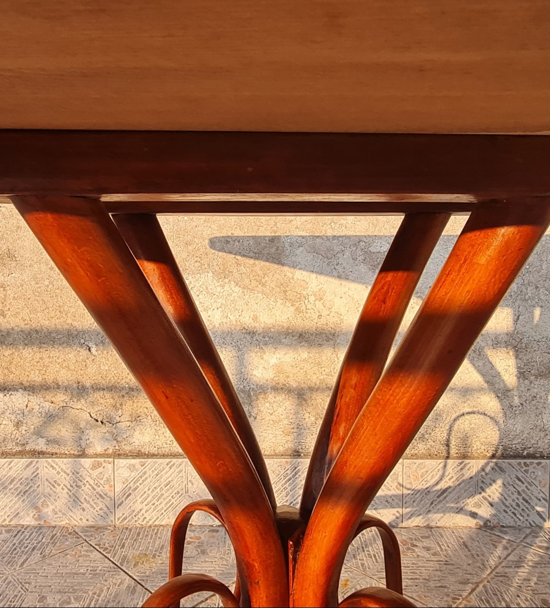 Ancienne Table rectangulaire en hêtre courbé style Thonet-photo-4