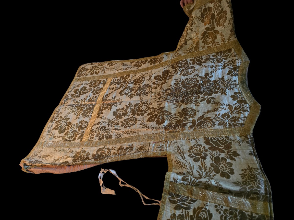 ancienne chasuble liturgique en brocart or-photo-2