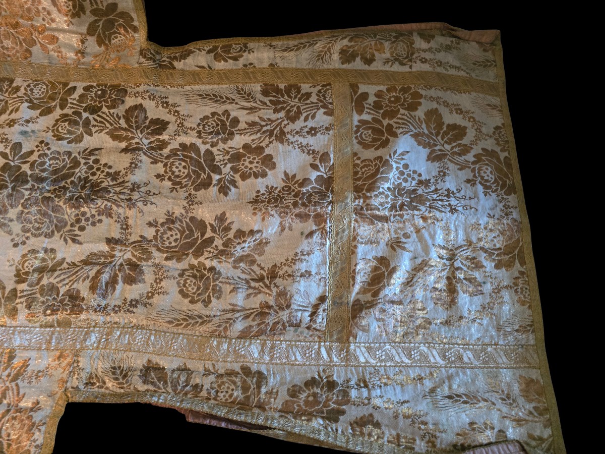 ancienne chasuble liturgique en brocart or-photo-4