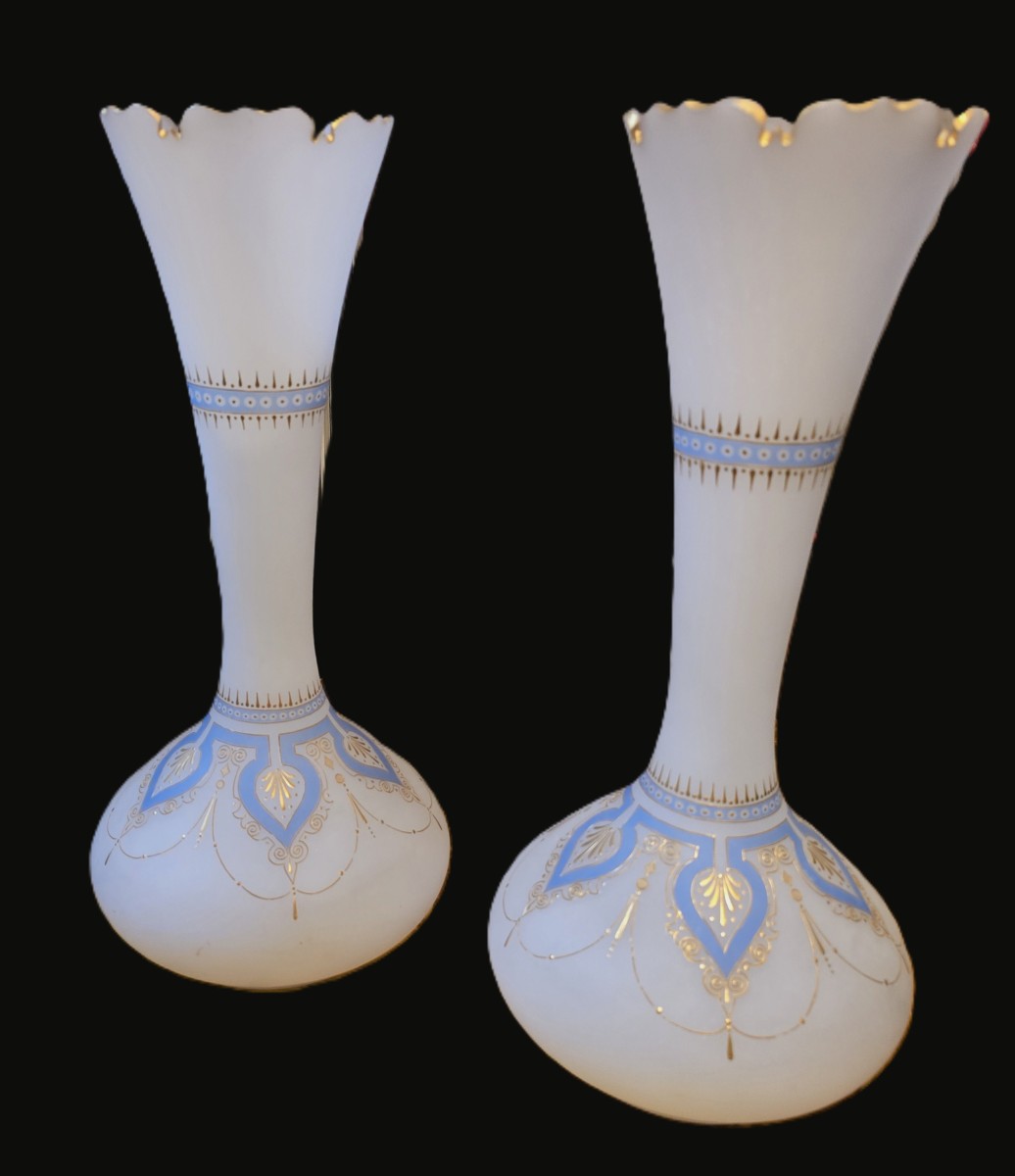 Paire de vases en opaline  émaillée XIX ème siècle  h 45 cm