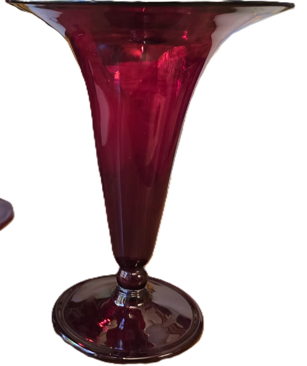 Ancien vase en verre soufflé de Murano rouge rubis