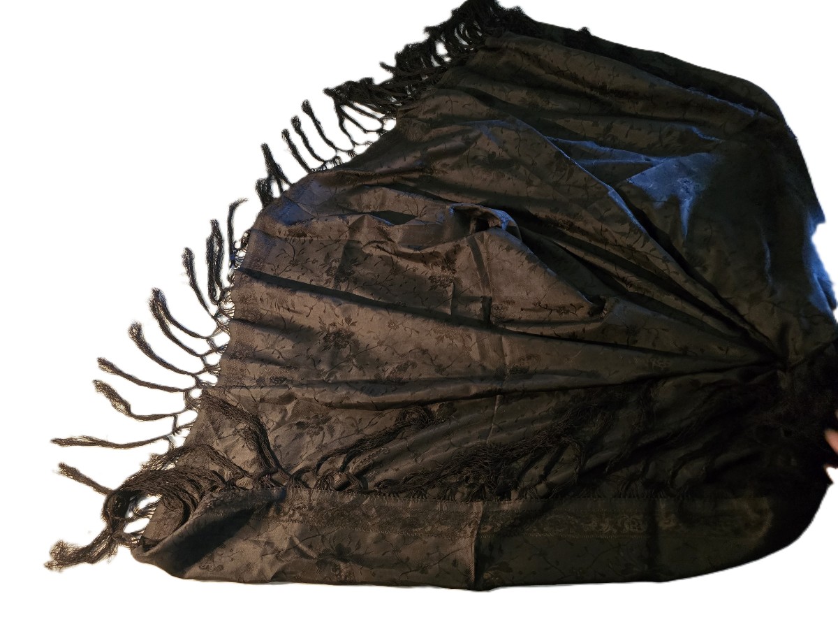Antique Mourning Shawl In Silk-photo-2