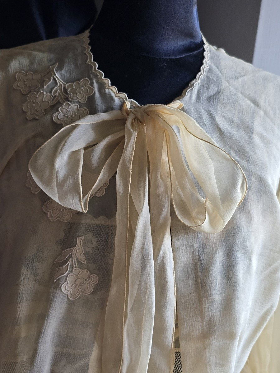 ensemble  veste de chambre et  chemise de nuit en soie et dentelles-photo-4