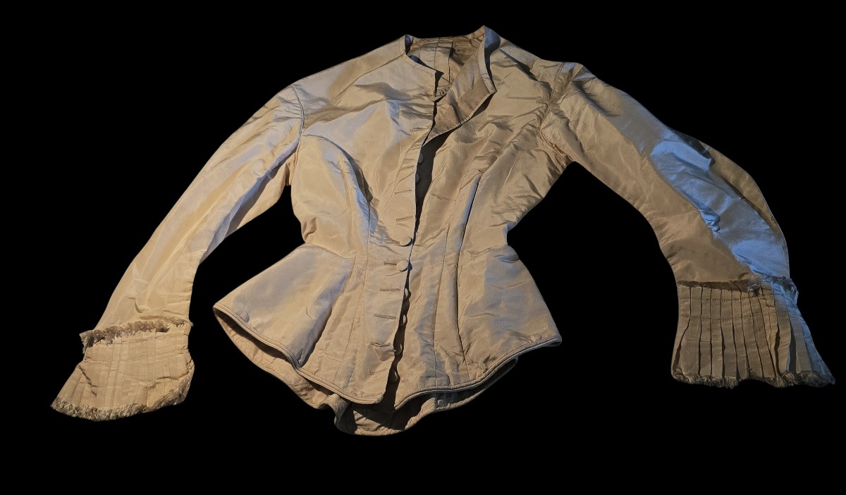 Ancien corsage de jour baleiné en soie vers 1880 