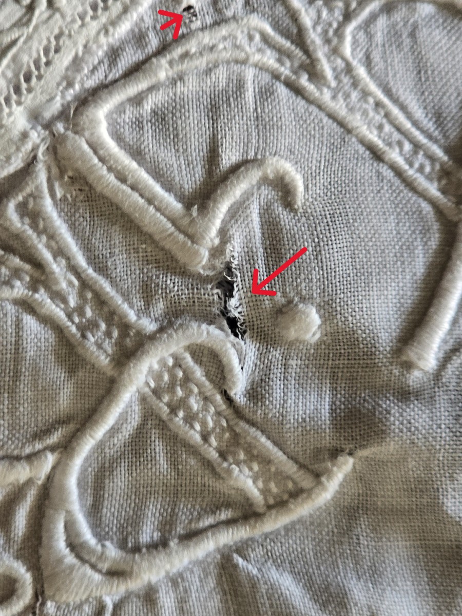 Antique Cushion Cover In Patchwork Of Embroidered Monograms-photo-6